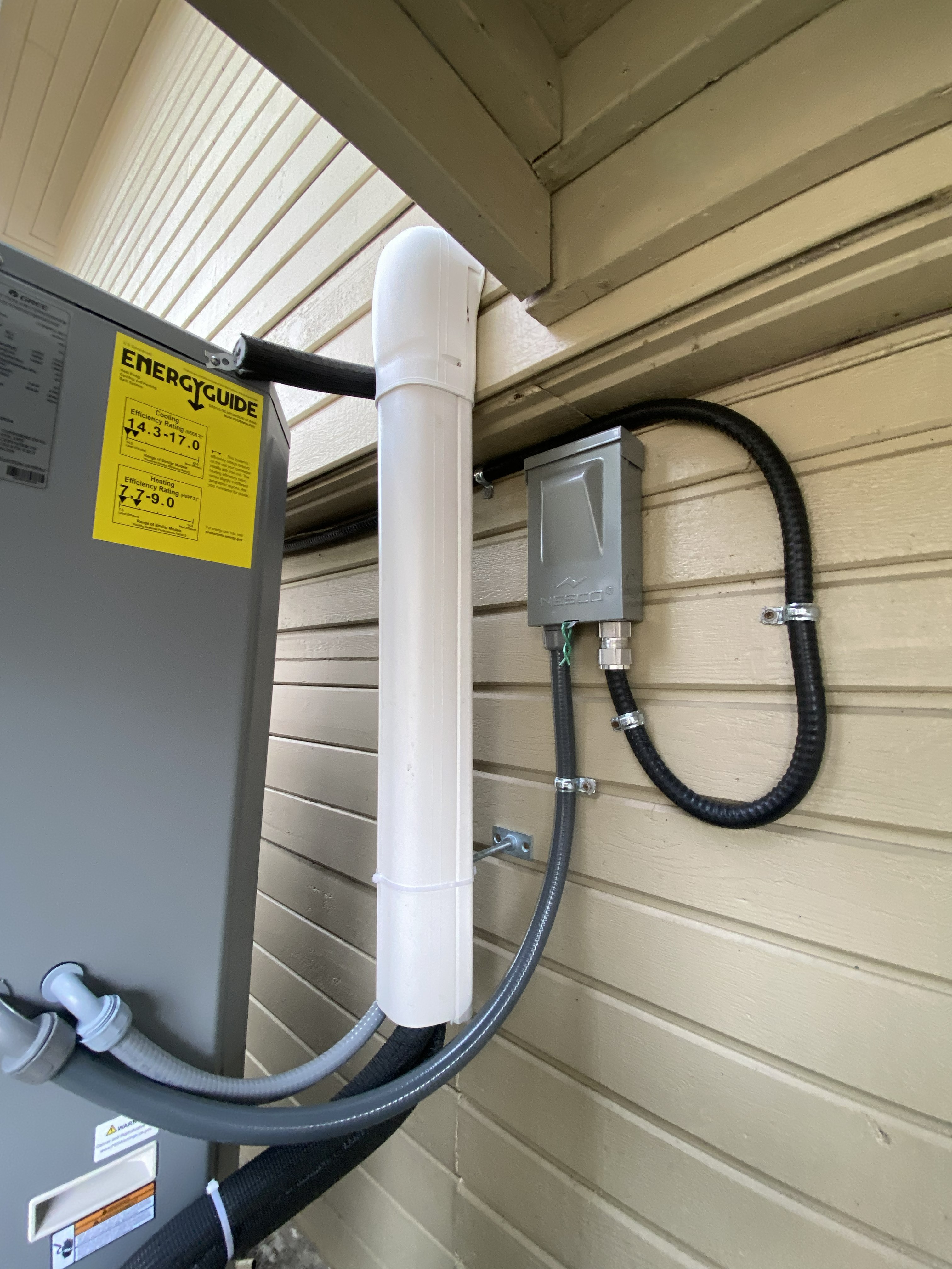 Multiple heat pump outdoor units — commercial rooftop installation, Vancouver